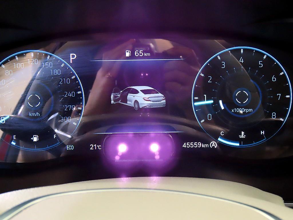 Genesis G70 - Vista 9