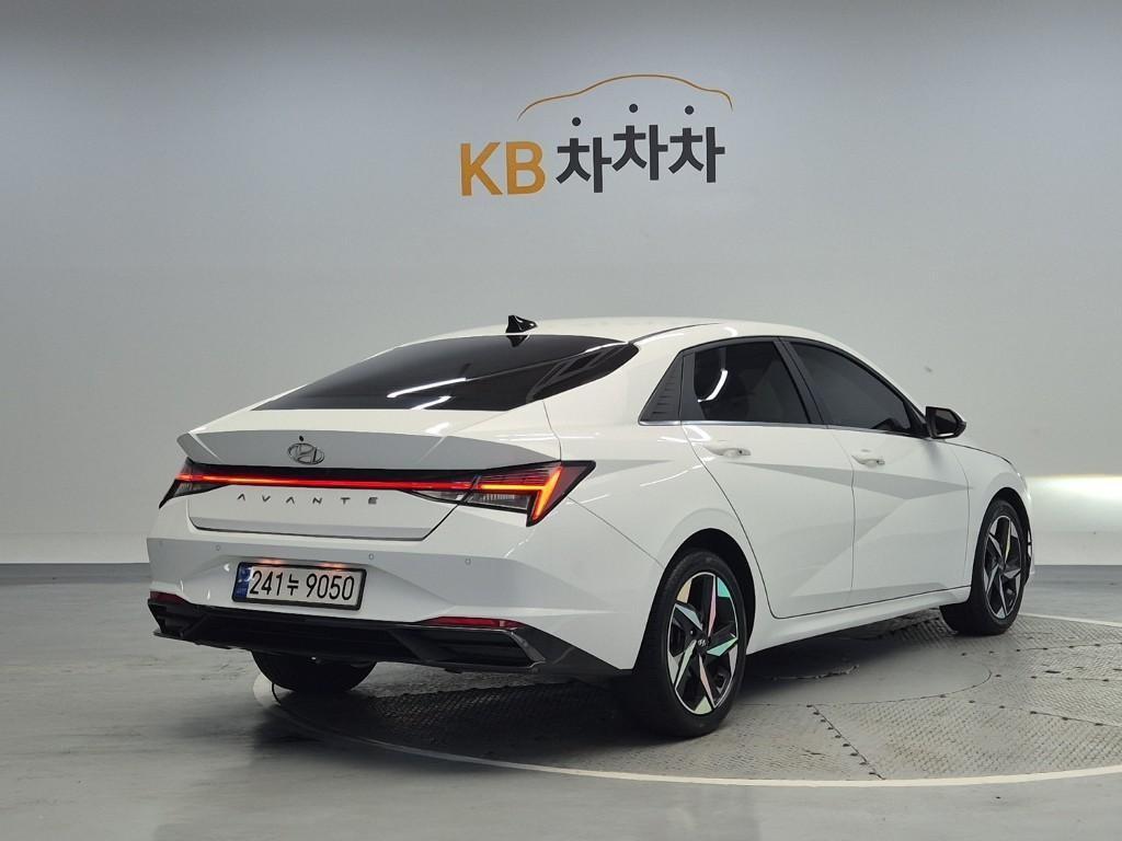 HYUNDAI Avante - Vista 3