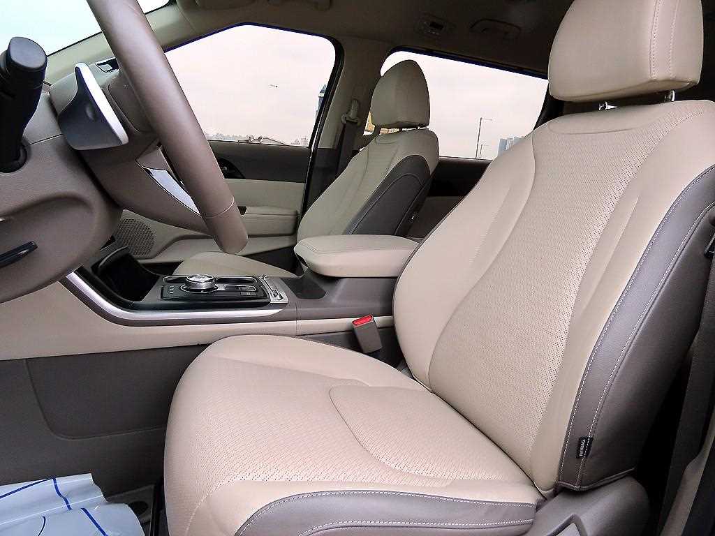 KIA Carnival - Vista 5