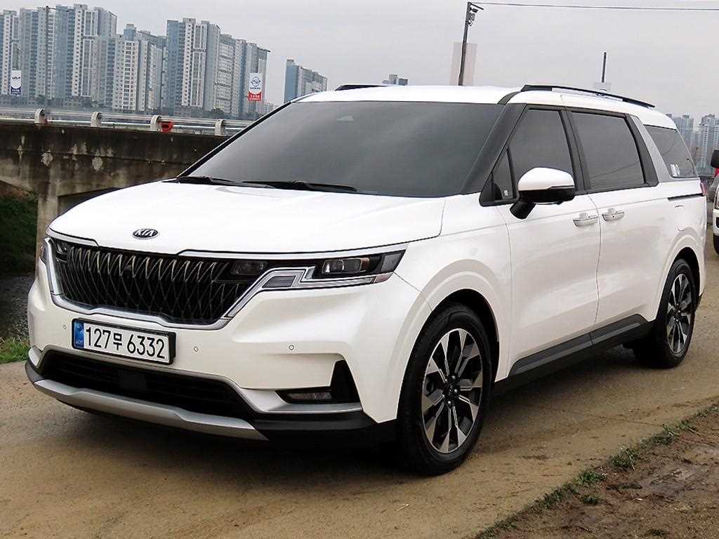 KIA Carnival - Vista 2