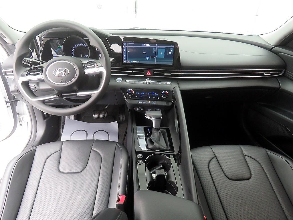 HYUNDAI Avante - Vista 7