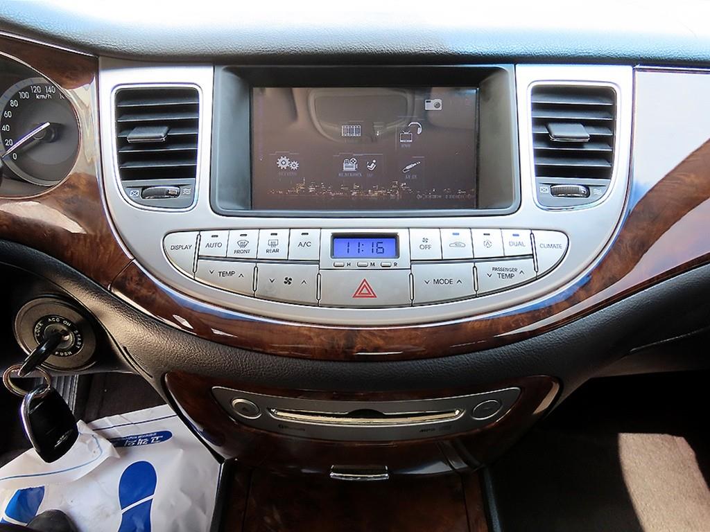 HYUNDAI Genesis - Vista 12