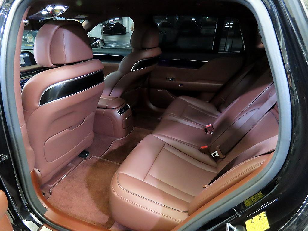 Genesis G90 - Vista 7