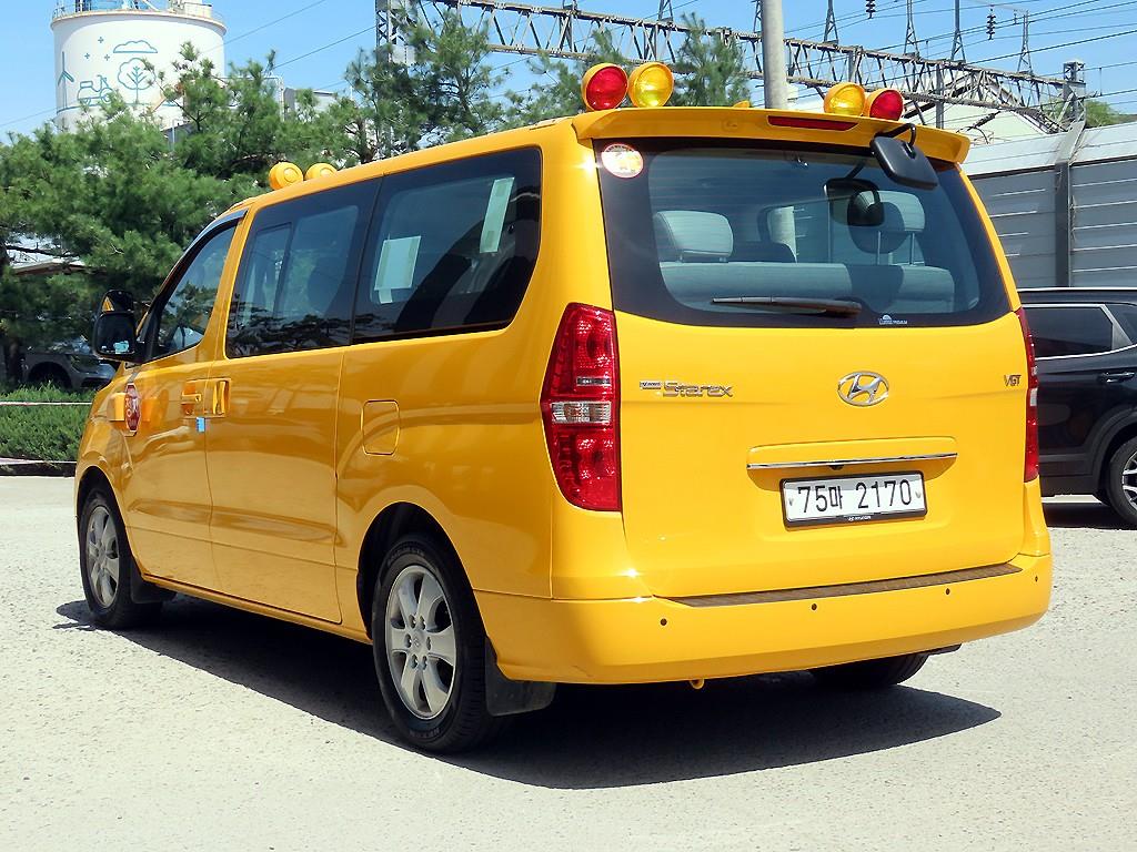 HYUNDAI Starex - Vista 3