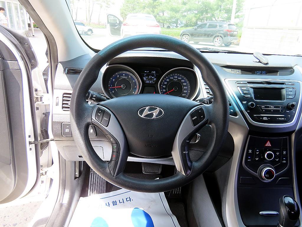 HYUNDAI Avante - Vista 8