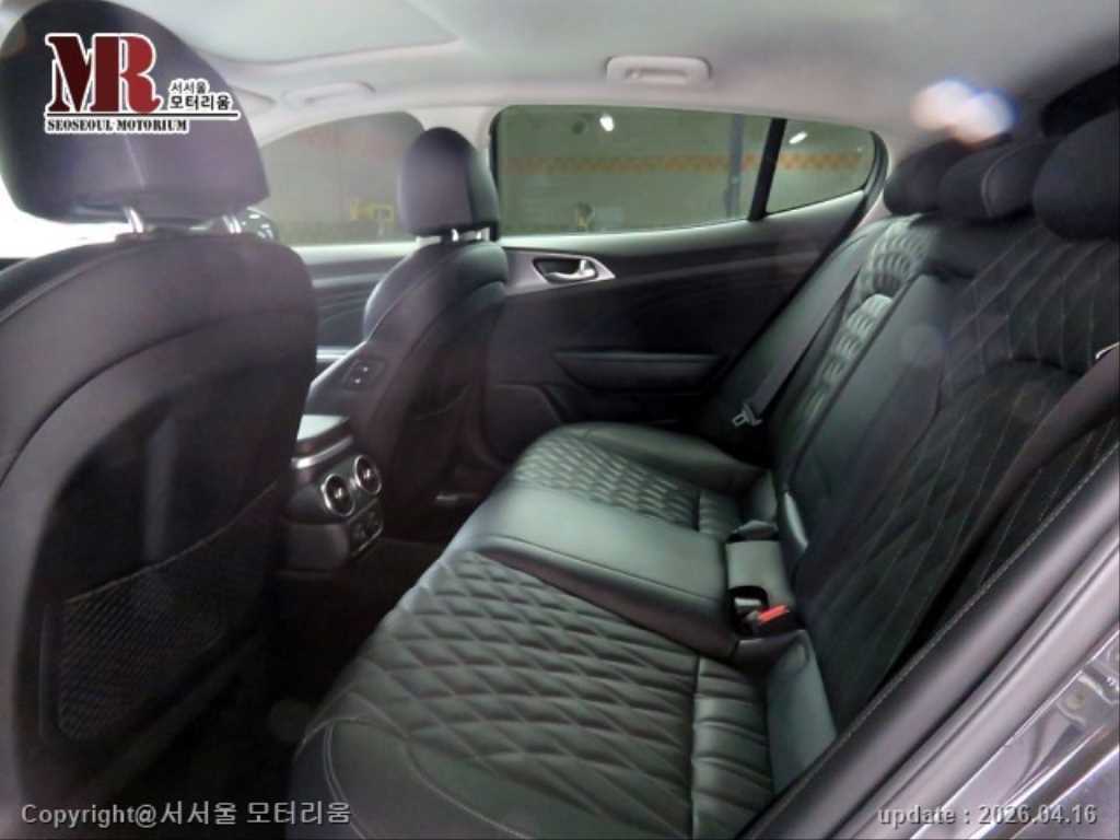 KIA Stinger - Vista 6