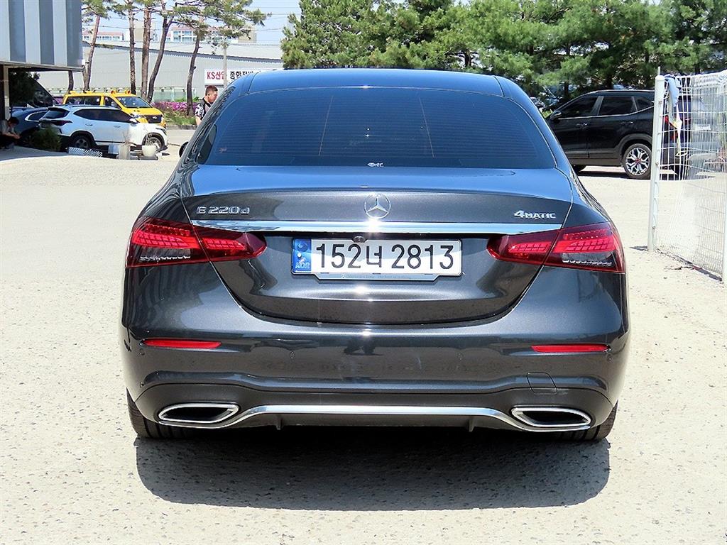 Mercedes Benz E class - Vista 4