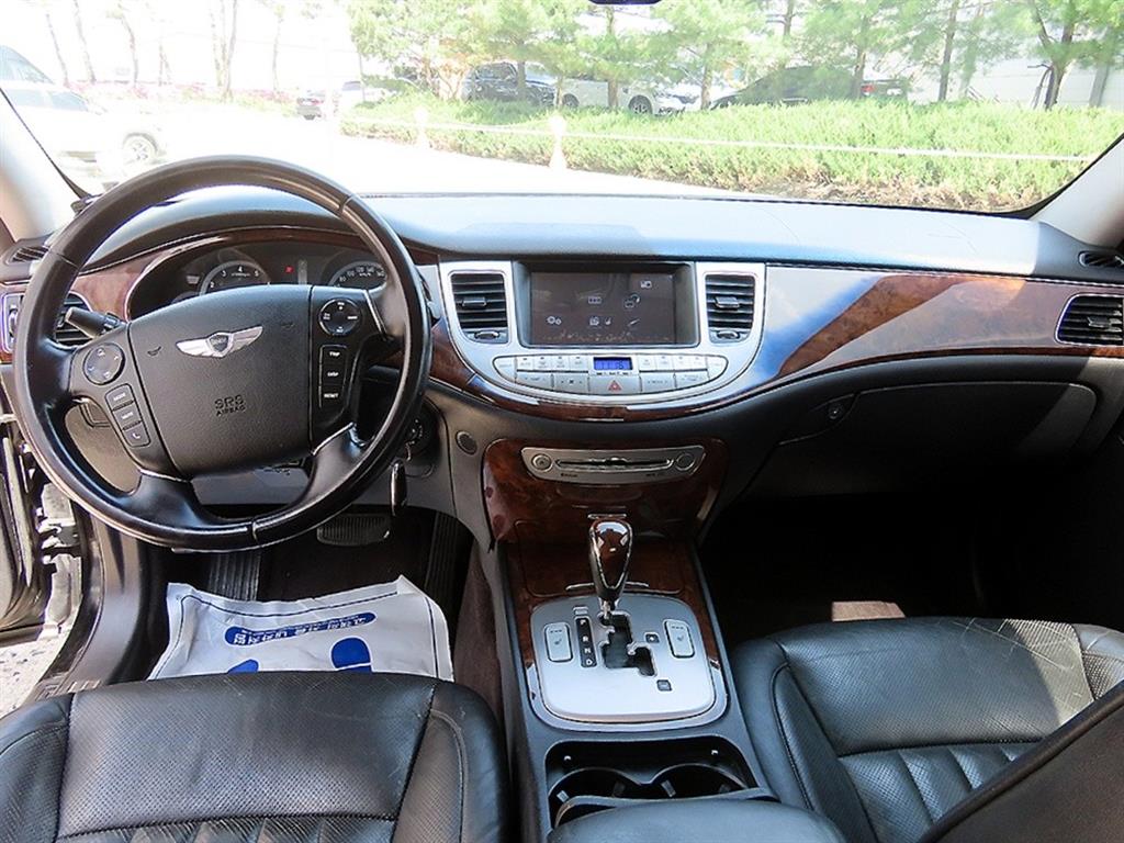 HYUNDAI Genesis - Vista 7