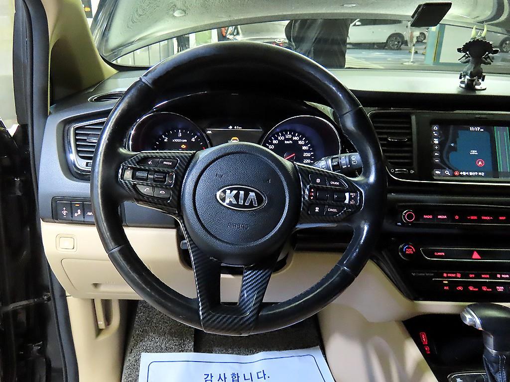 KIA Carnival - Vista 9
