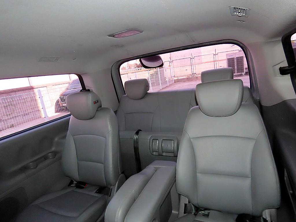 HYUNDAI Starex - Vista 7