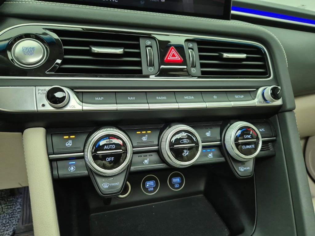 Genesis G70 - Vista 10