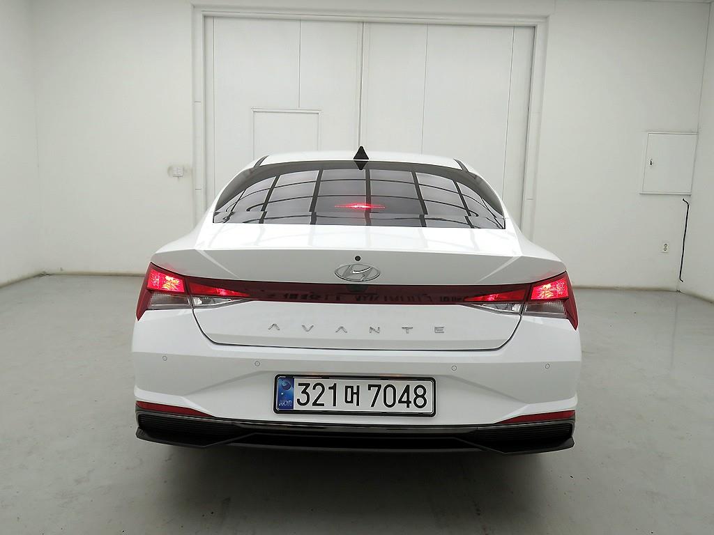 HYUNDAI Avante - Vista 3