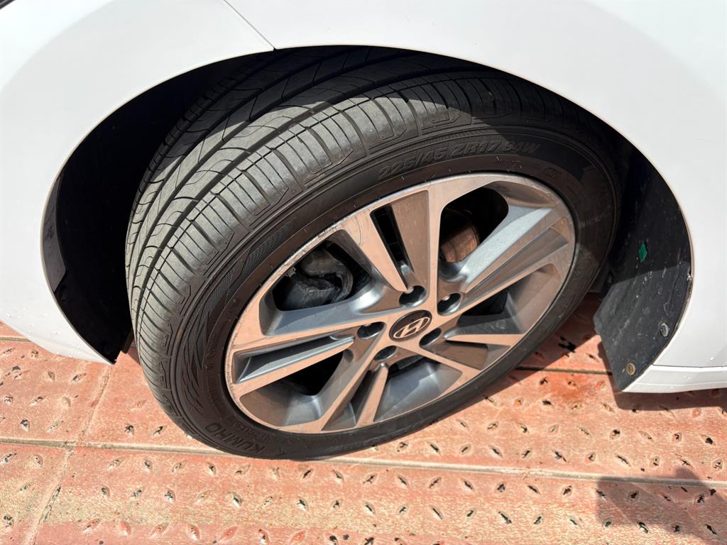 HYUNDAI Avante - Vista 8