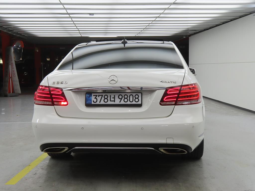 Mercedes Benz E class - Vista 3