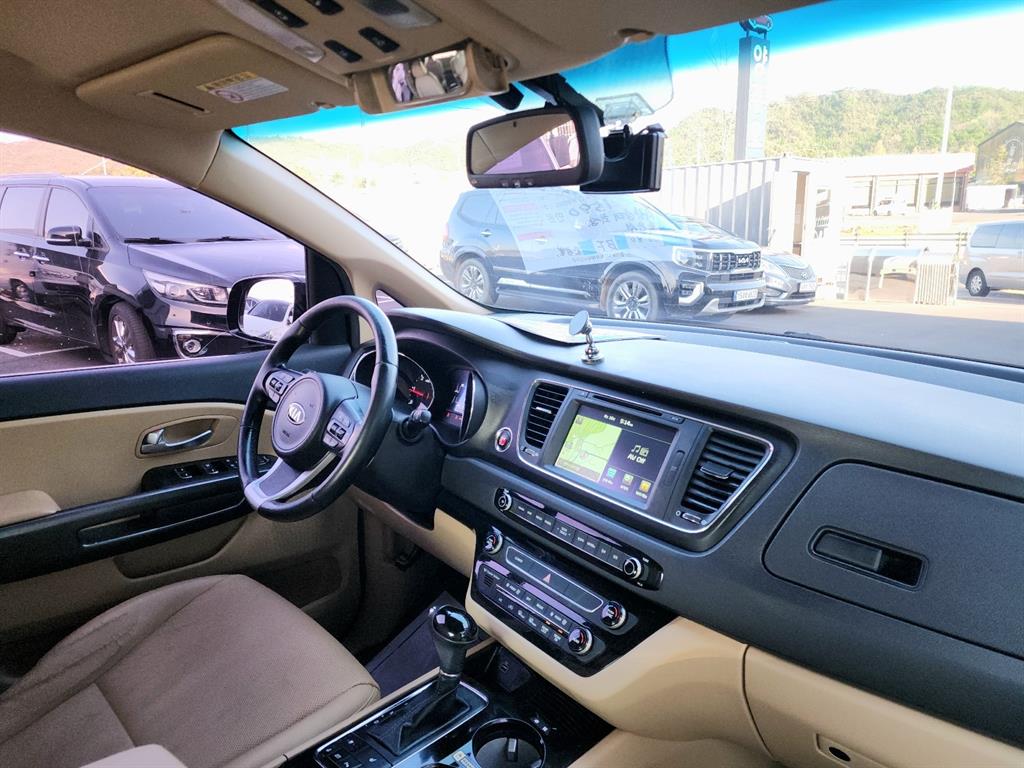 KIA Carnival - Vista 9