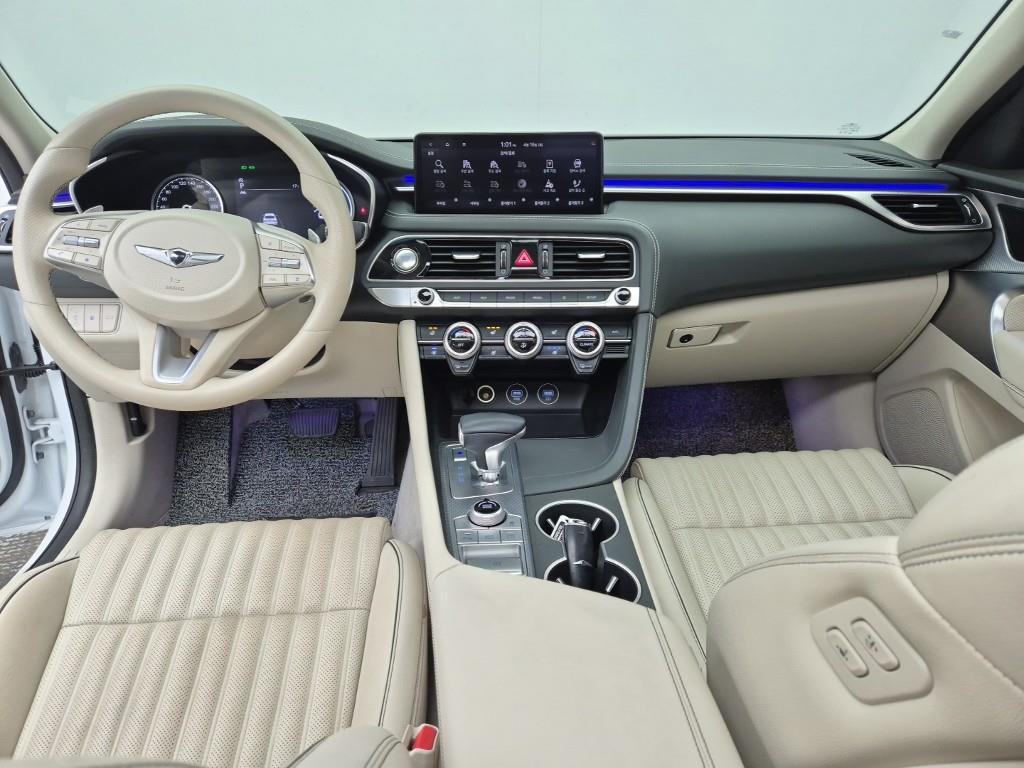 Genesis G70 - Vista 5