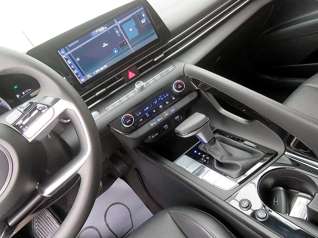 HYUNDAI Avante - Vista 10