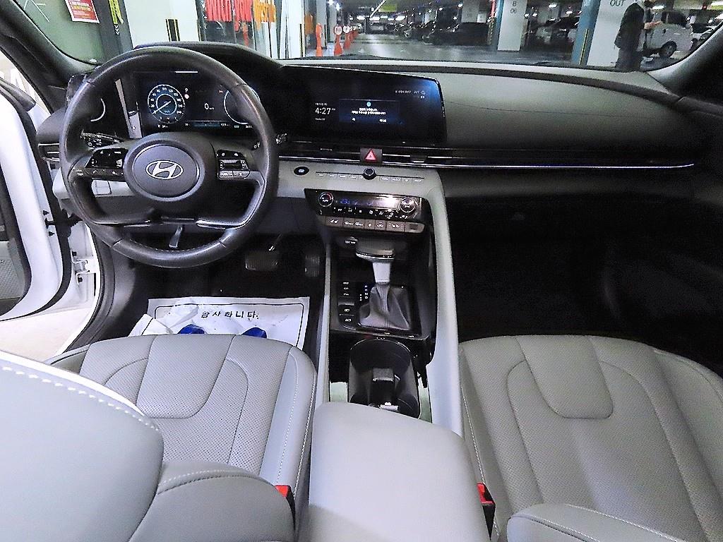 HYUNDAI Avante - Vista 10