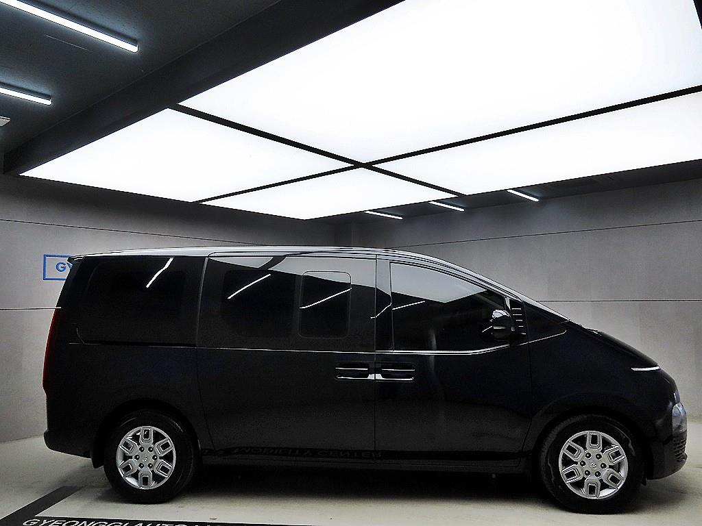 HYUNDAI Staria - Vista 2