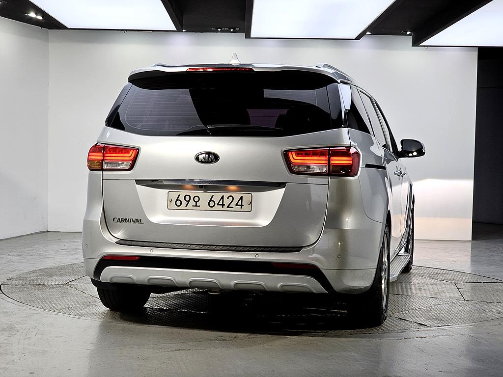 KIA Carnival - Vista 3