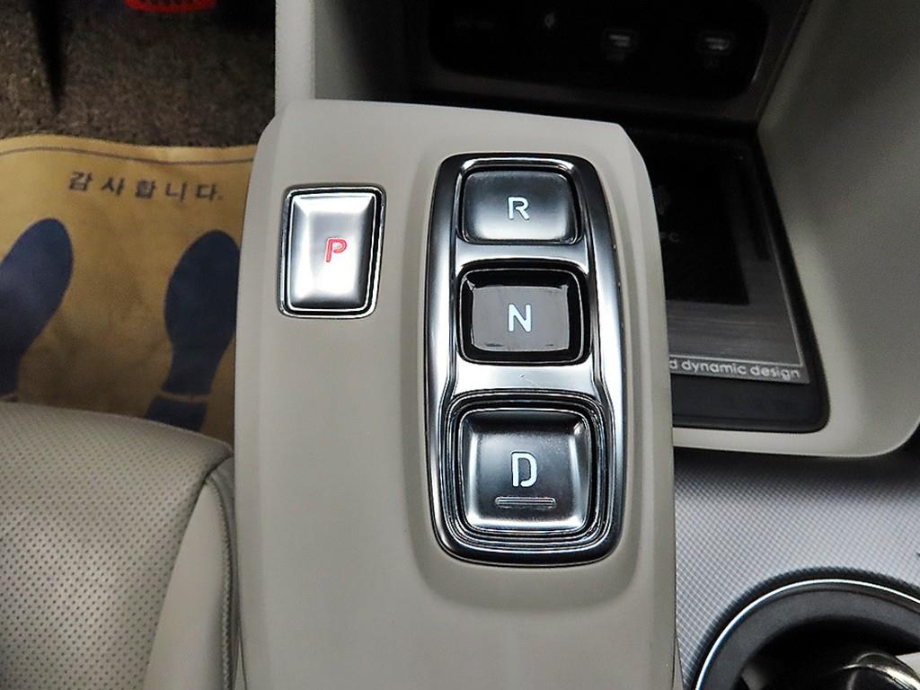 HYUNDAI Sonata - Vista 10