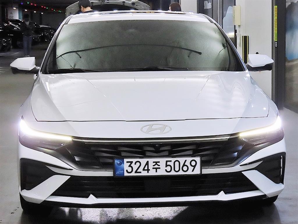 HYUNDAI Avante - Vista 2