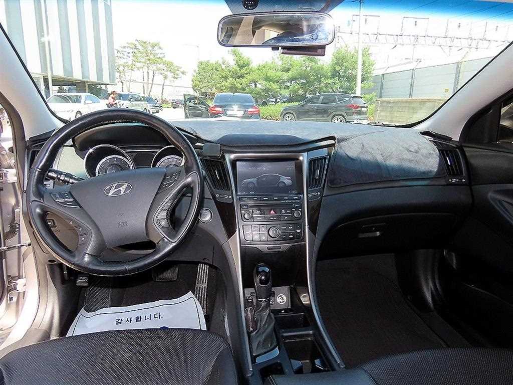 HYUNDAI Sonata - Vista 7