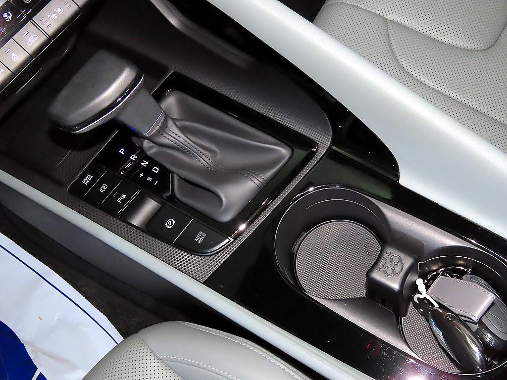 HYUNDAI Avante - Vista 12