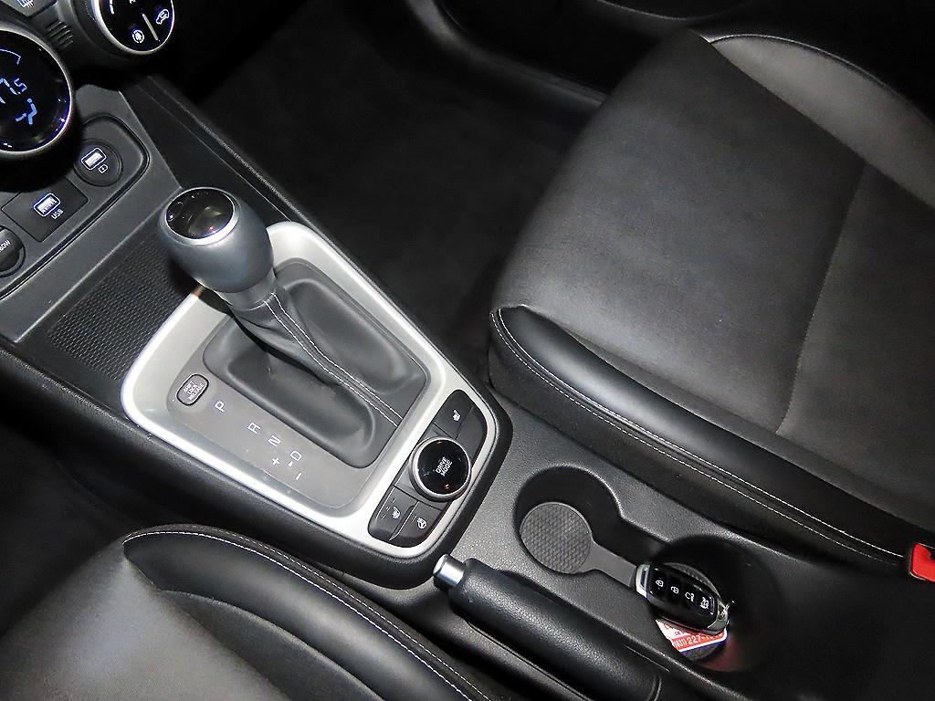 HYUNDAI Venue - Vista 12