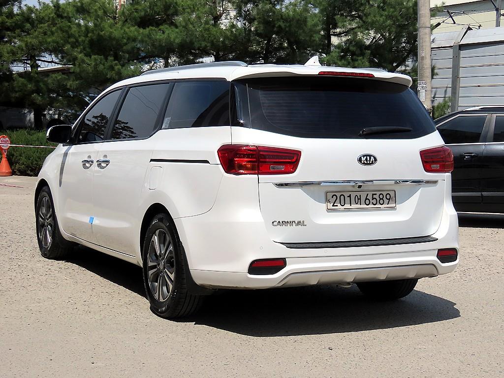 KIA Carnival - Vista 3