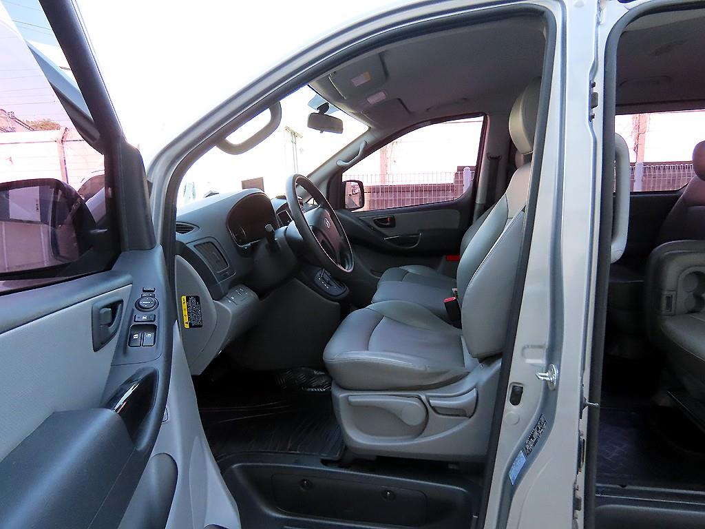 HYUNDAI Starex - Vista 5