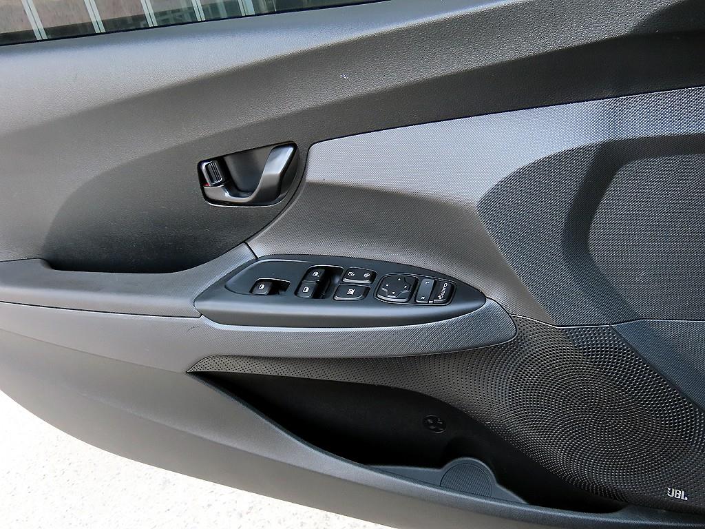 HYUNDAI Veloster - Vista 11