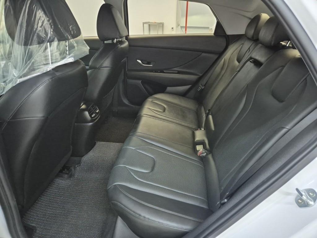 HYUNDAI Avante - Vista 12