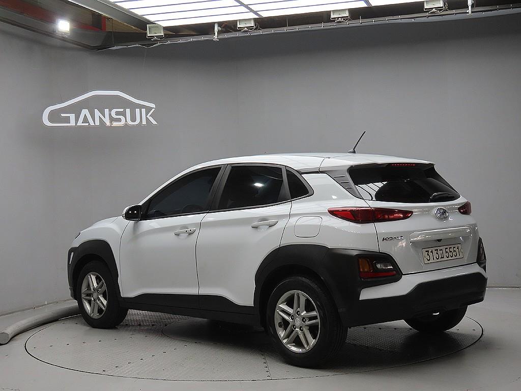 HYUNDAI Kona - Vista 5