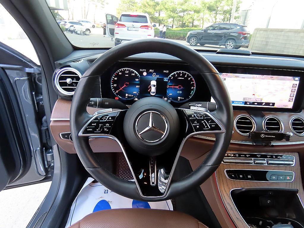 Mercedes Benz E class - Vista 8