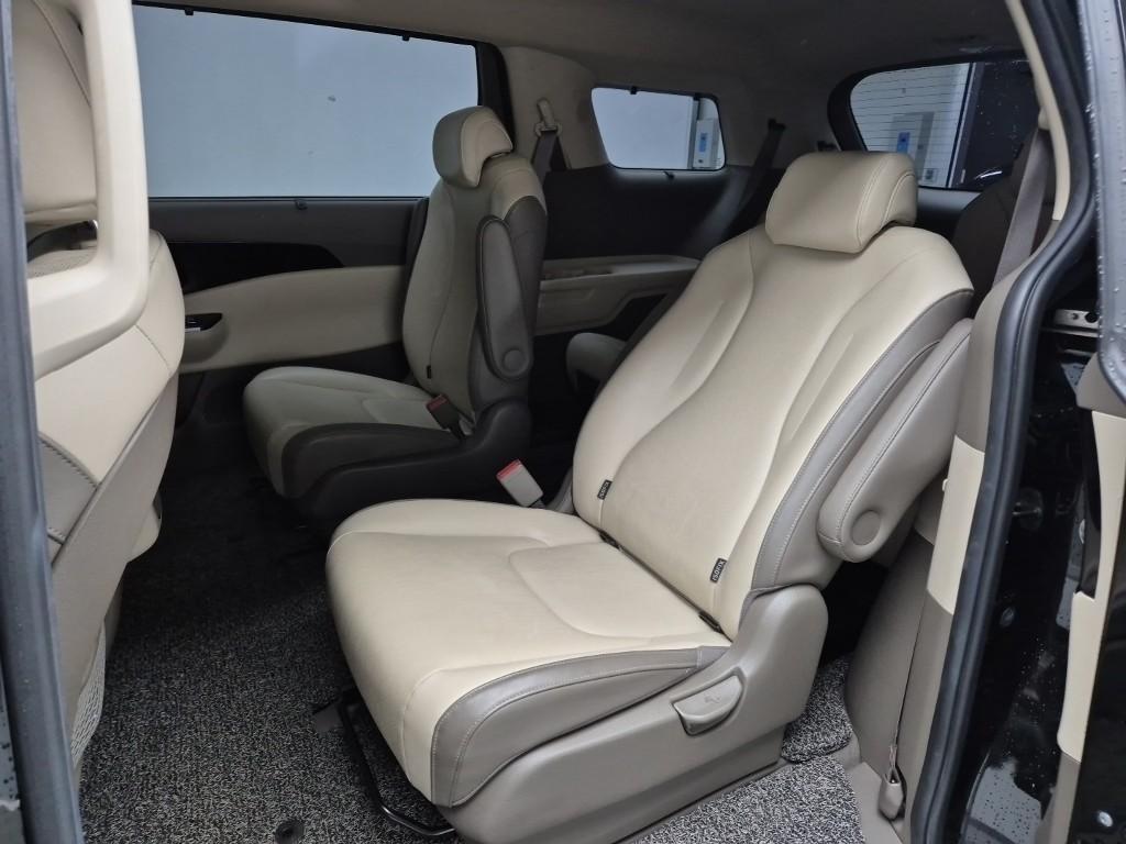KIA Carnival - Vista 12