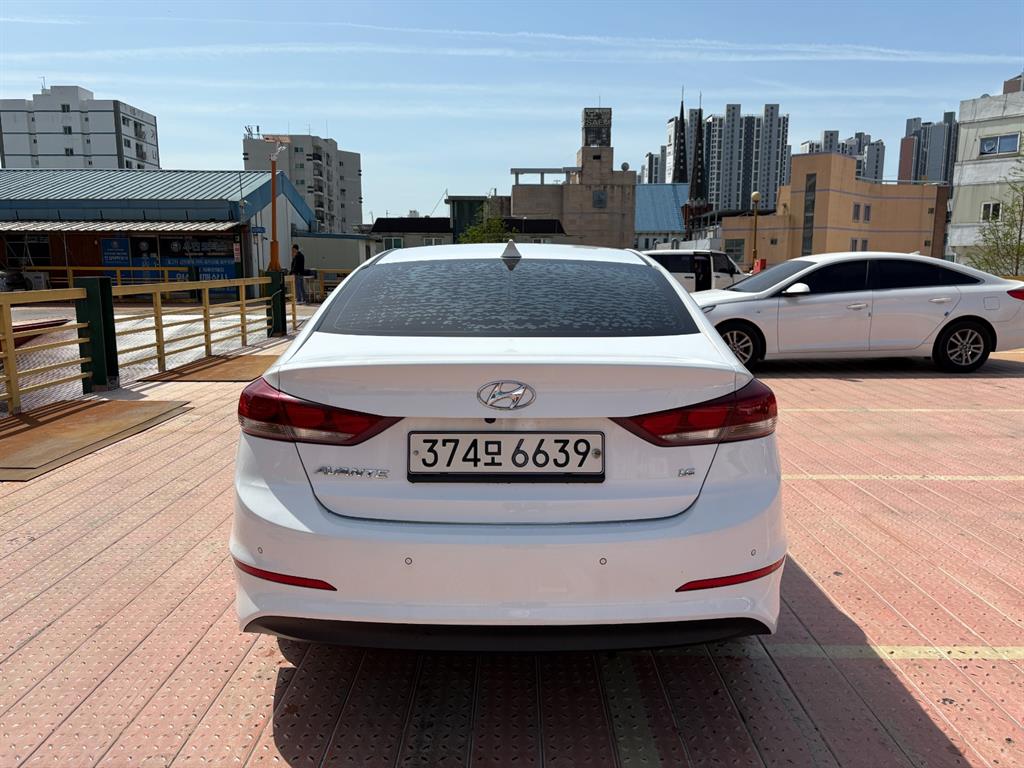 HYUNDAI Avante - Vista 4