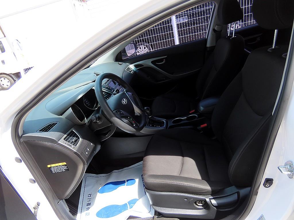HYUNDAI Avante - Vista 5