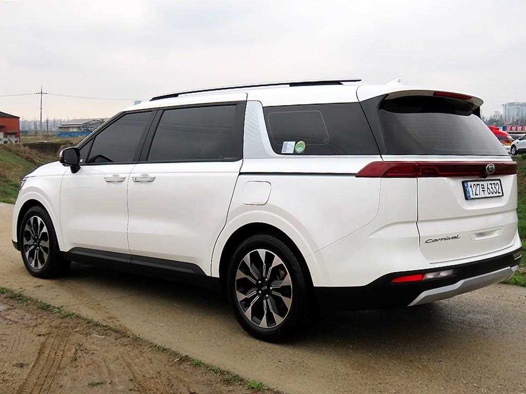 KIA Carnival - Vista 3