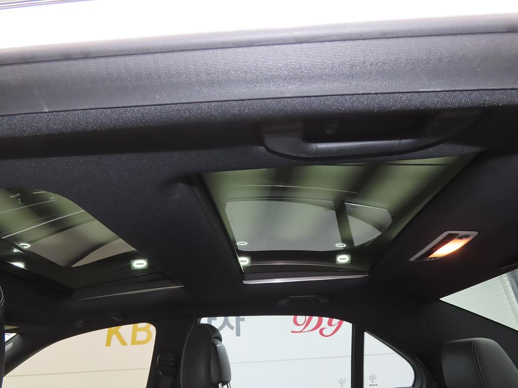 Mercedes Benz E class - Vista 12