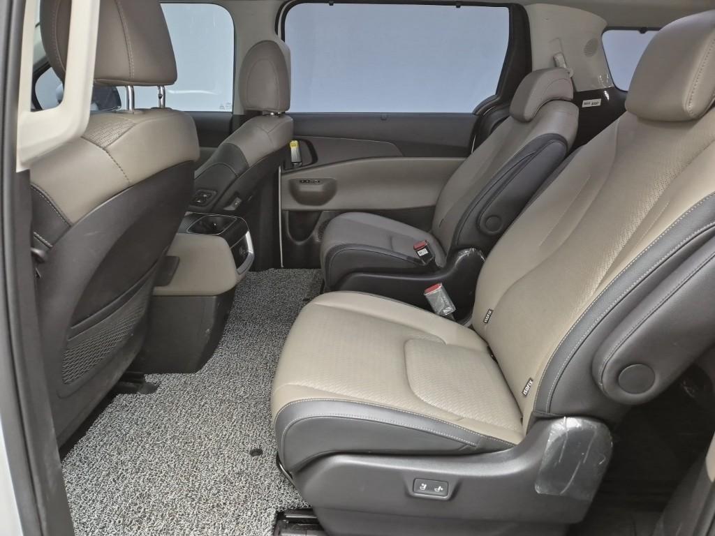 KIA Carnival - Vista 12