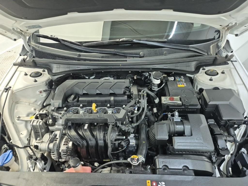 HYUNDAI Avante - Vista 5