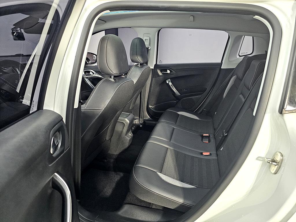 Peugeot 2008 - Vista 9