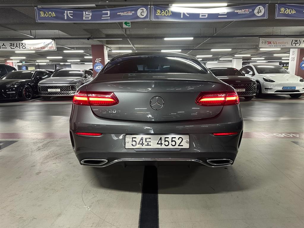 Mercedes Benz E class - Vista 4