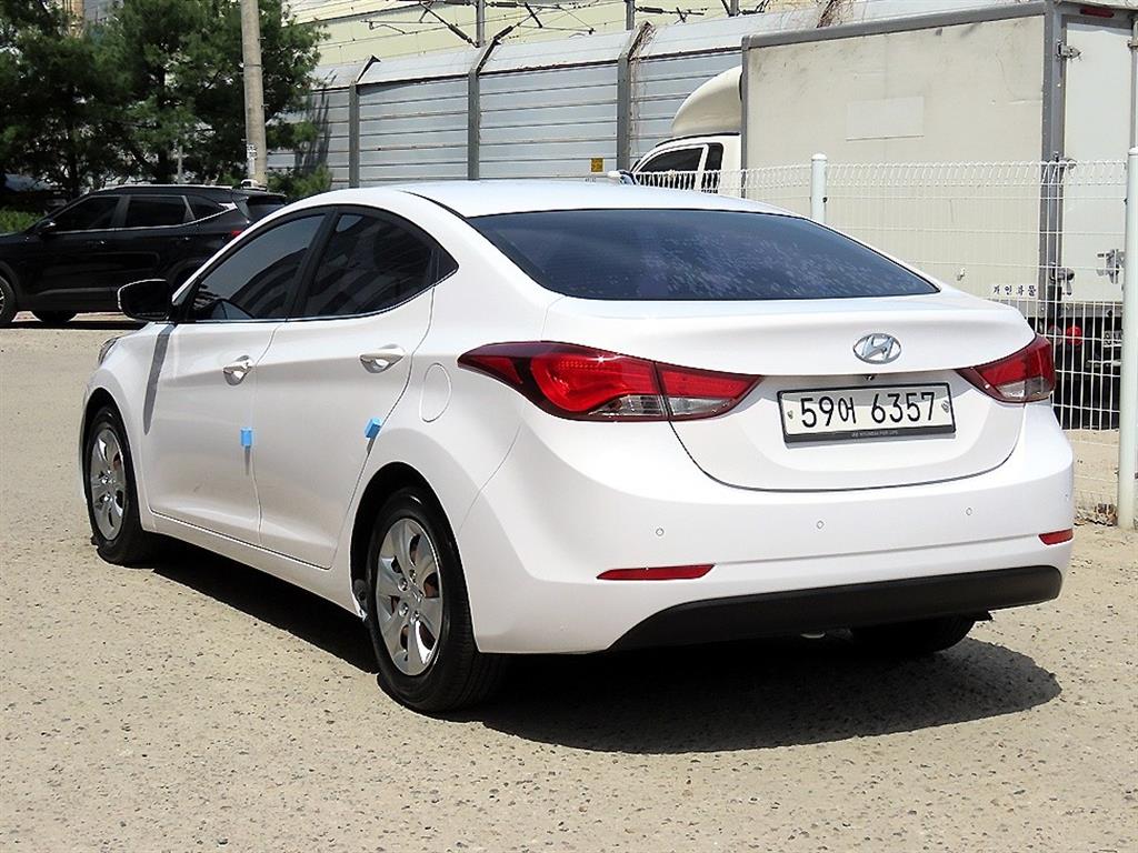 HYUNDAI Avante - Vista 3