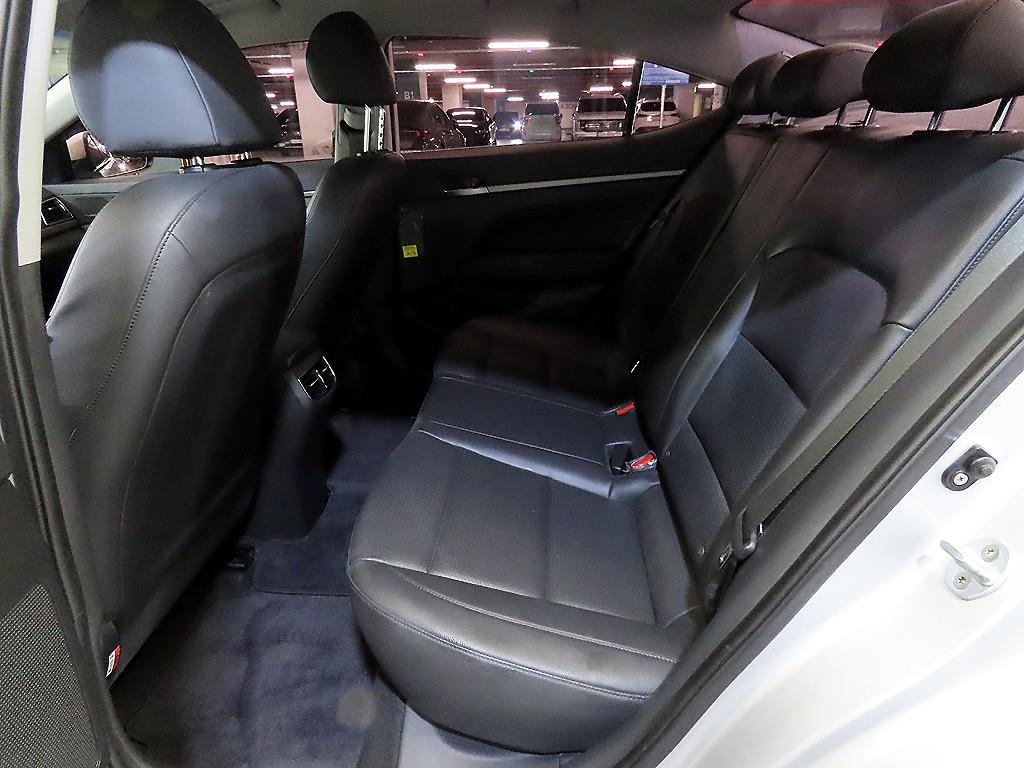 HYUNDAI Avante - Vista 7