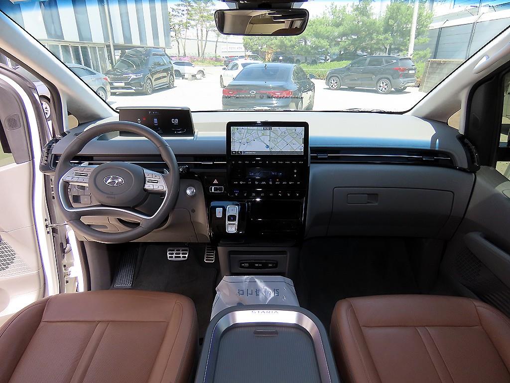 HYUNDAI Staria - Vista 8