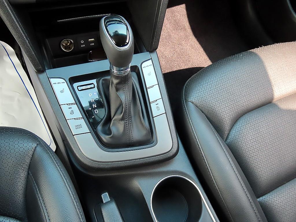 HYUNDAI Avante - Vista 10