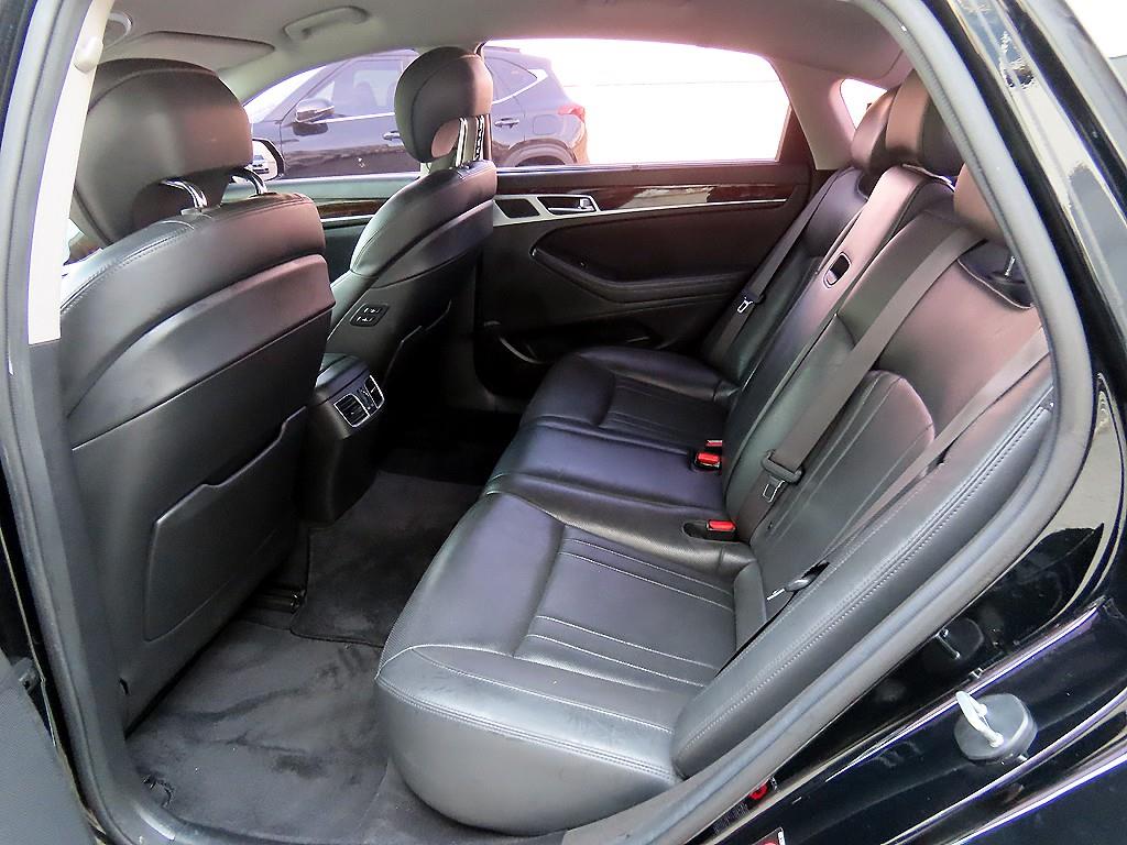 HYUNDAI Genesis - Vista 6