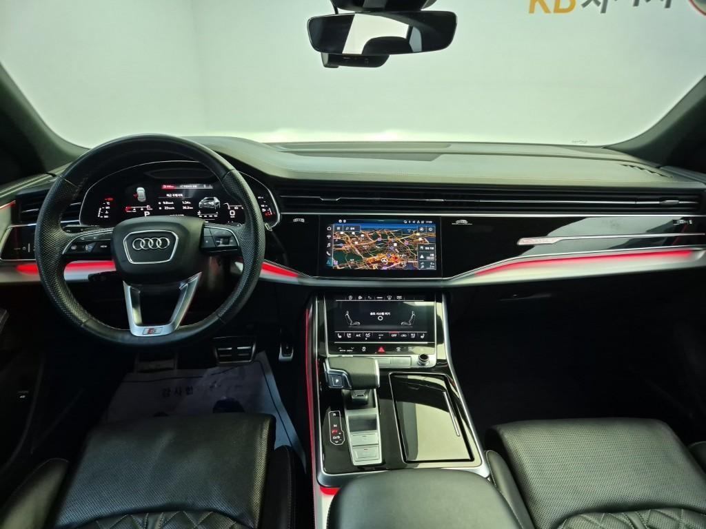 Audi Q8 - Vista 7